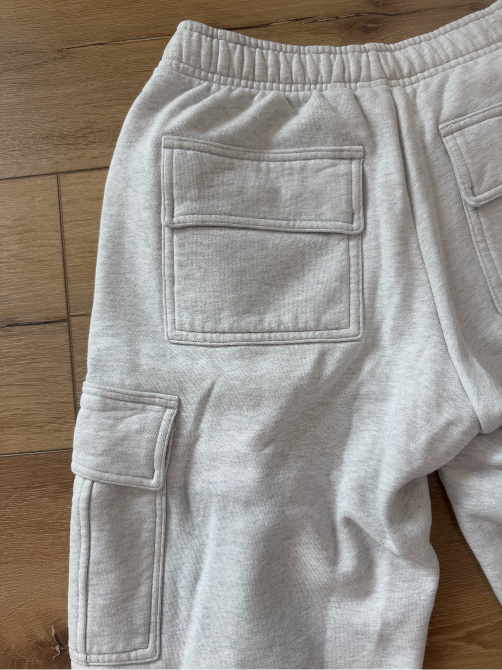 Aritzia Mega Fit Cargo Sweatpants - Picture 6 of 6